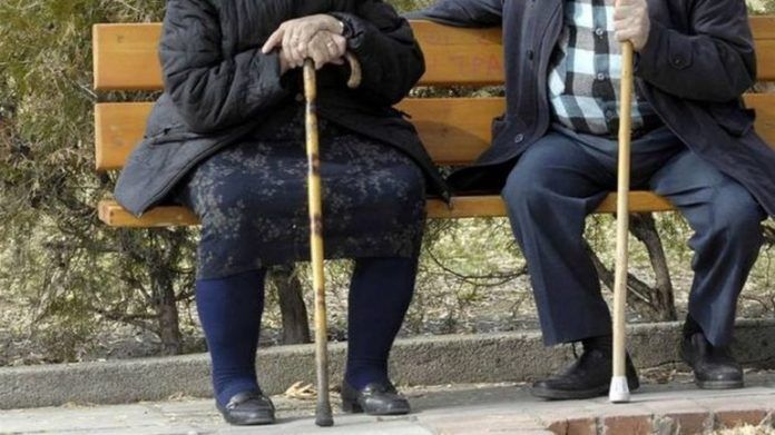 Άγριο επεισόδιο μεταξύ ζευγαριού στα Χανιά: 70χρονη επιτέθηκε με μαχαίρι και 58χρονος με πατερίτσα