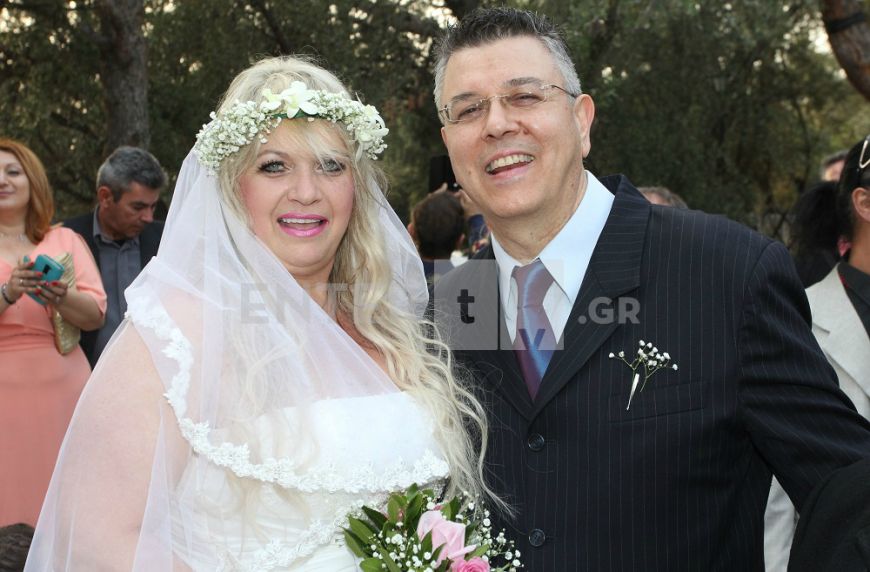 Παντρεύτηκε ο Δήμος Μυλωνάς με κουμπάρα την Άννα Φόνσου! (Photos)