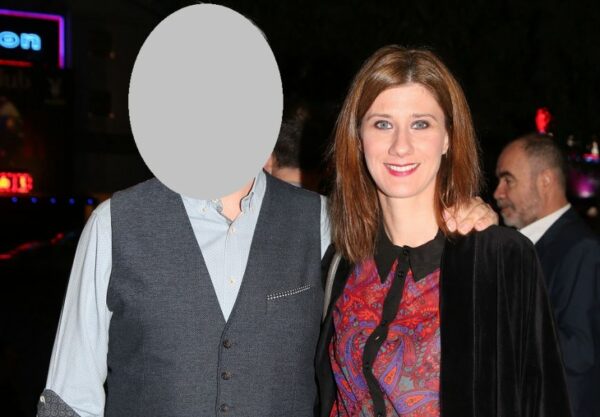 Είναι η όμορφη σύζυγος πασίγνωστου Έλληνα καλλιτέχνη. Δείτε τους μαζί!