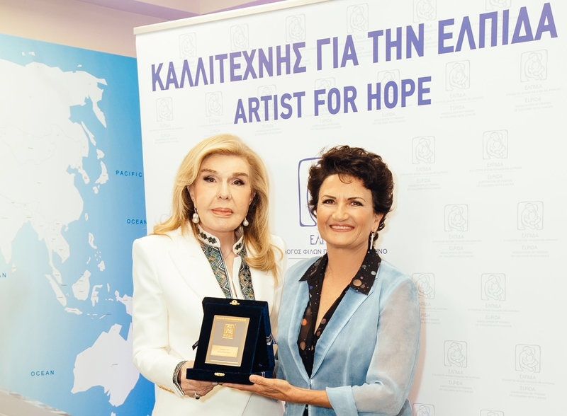 Συγκινημένη η Άλκηστις Πρωτοψάλτη στη βράβευση της ως “Καλλιτέχνης για την Ελπίδα” (Video)