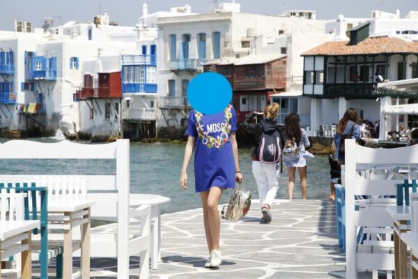 Στη Μύκονο γιόρτασε την Πρωτομαγιά η παρουσιάστρια! (Photos)