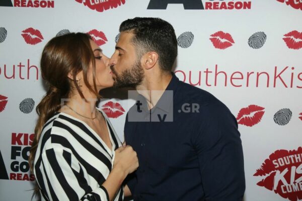 Tα καυτά φιλιά της ελληνικής showbiz για καλό σκοπό! (Photos)