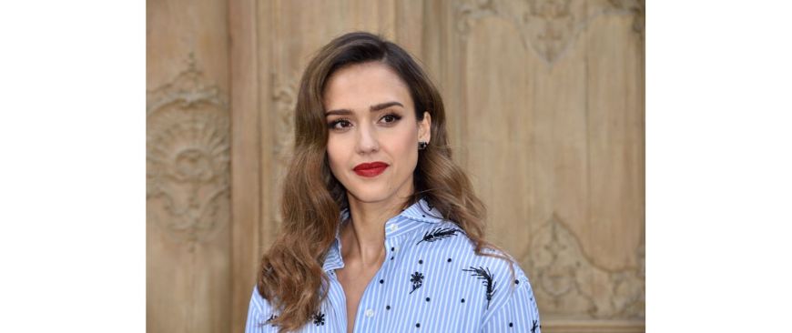 Η facialist της Jessica Alba αποκαλύπτει τα μυστικά για τέλειο δέρμα