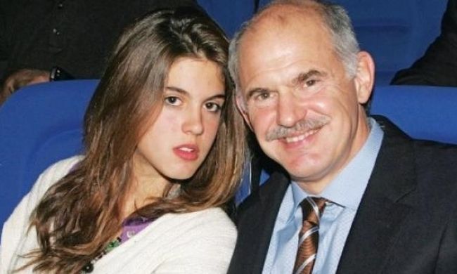 Γιώργος Παπανδρέου: Για φαγητό με την κόρη του σε γνωστή ταβέρνα της Κρήτης  (Photos)