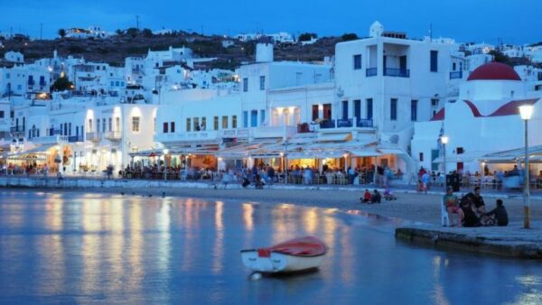 Άφησε για λίγο το “Τατουάζ” και έκανε τη βόλτα του στο νησί των ανέμων!