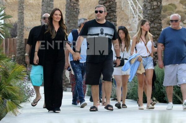 Αντώνης Ρέμος- Υβόννη Μπόσνιακ: Τρυφερές στιγμές στη Μύκονο (Video)