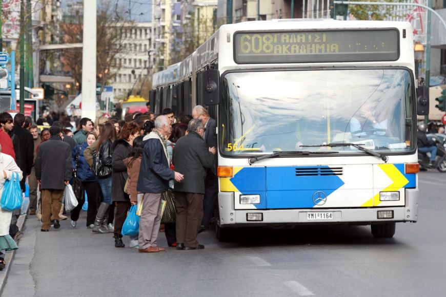 Μόνο από την μπροστινή πόρτα η είσοδος σε λεωφορεία και τρόλεϊ – Γιατί αντιδρούν οι οδηγοί