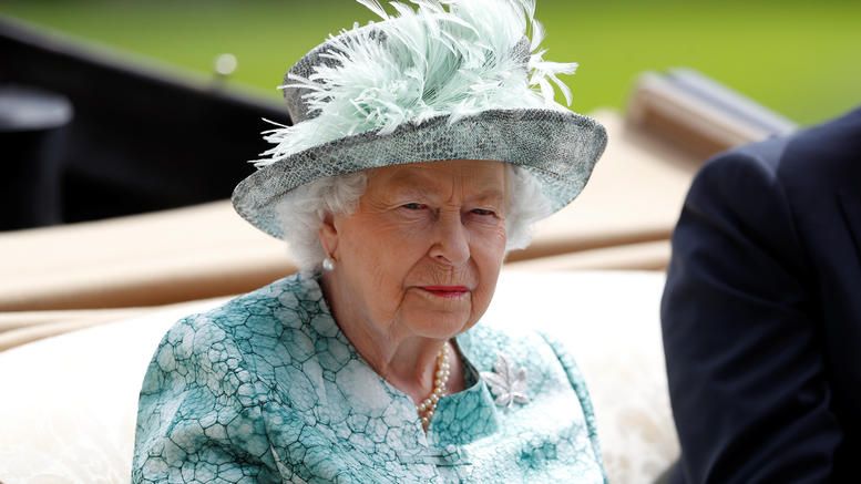 “Πρόβα θανάτου” για την Βασίλισσα Ελισάβετ. Το σχέδιο “London Bridge” και όσα θα συμβούν όταν πεθάνει