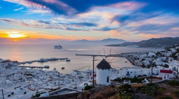 Στη Μύκονο ο «Καίσαρας του ιταλικού ποδοσφαίρου» (Video)