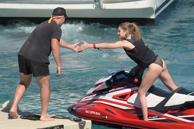 Η Gigi Hadid κάνει jet ski και ξετρελαίνει όσους την βλέπουν! (Video)