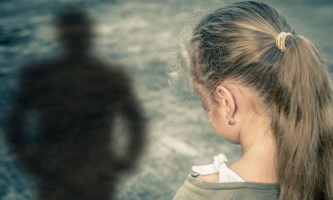 Καταγγελία – σοκ στο Ηράκλειο: «Την βίαζε φίλος των αδερφών της από τα 7 της χρόνια»