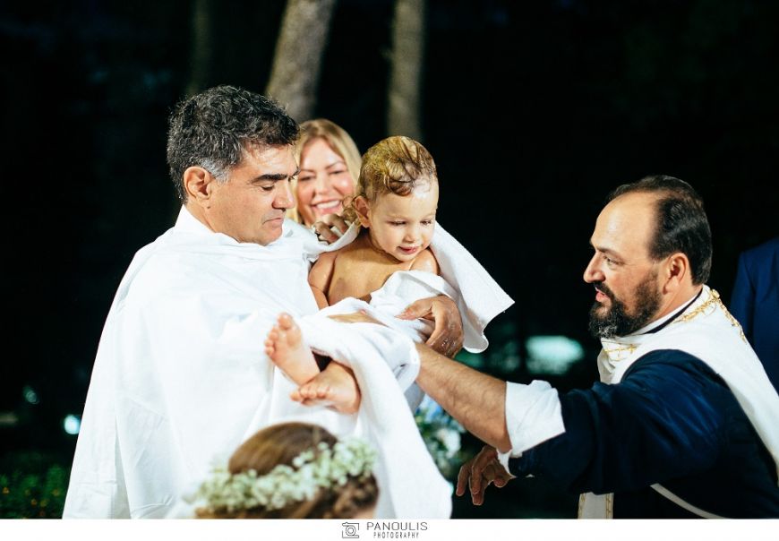 Το φωτογραφικό άλμπουμ της βάφτισης του βενιαμίν της οικογένειας Ρουβά, Απόλλωνα