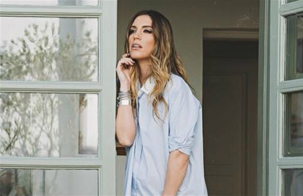Aθηνά Οικονομάκου: Η νέα υπέροχη photo από το bachelorette με τις κολλητές της, ο τρίτος γάμος και η ευχή της στις followers της