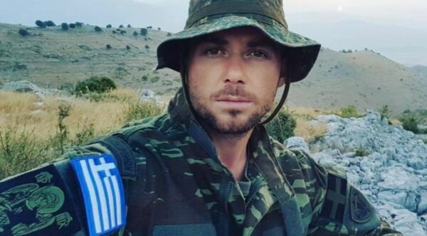 Πατέρας Κωνσταντίνου Κατσίφα: Ο γιος μου ήταν ήρωας. Είχε την ελληνική σημαία στην καρδιά του (Video)