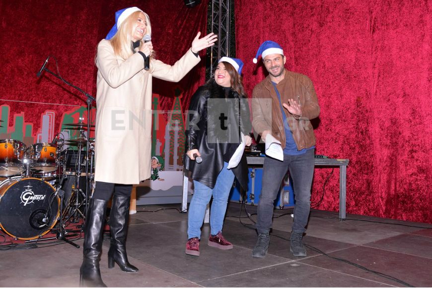 Σκορδά-Αγγελόπουλος-Ζαρίφη: Έβαλαν τα γιορτινά σκουφάκια τους και άναψαν το Χριστουγεννιάτικο Δέντρο της “Επέλασης των Ξωτικών” (Photos)