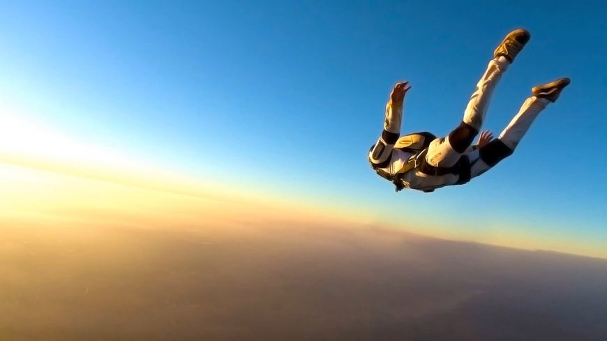 Γιόρτασα τα γενέθλια μου κάνοντας ελεύθερη πτώση από τα 14.000 πόδια (Video)