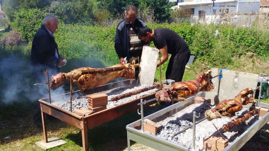 Πάσχα 2019: Οι Έλληνες γιορτάζουν και γλεντούν σε όλη τη χώρα