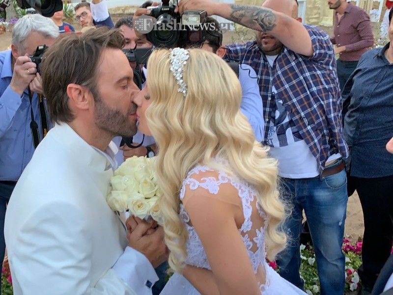 Στράτος Τζώρτζογλου- Σοφία Μαριόλα: Παντρεύτηκαν στα Χανιά! (Photos)