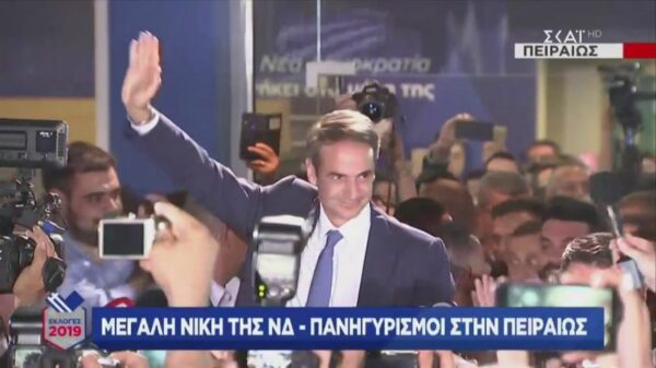 Μεγάλη νίκη της ΝΔ – Πανηγυρισμοί στην Πειραιώς