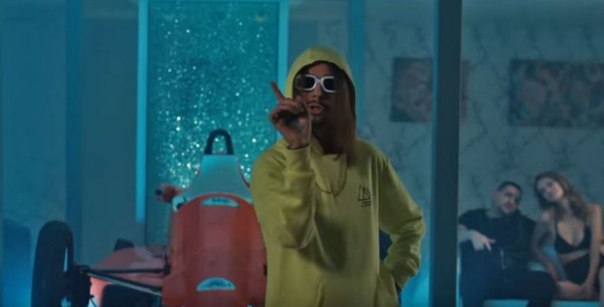 Το «Μama» του Sin Boy, στις πιο αστείες του διασκευές