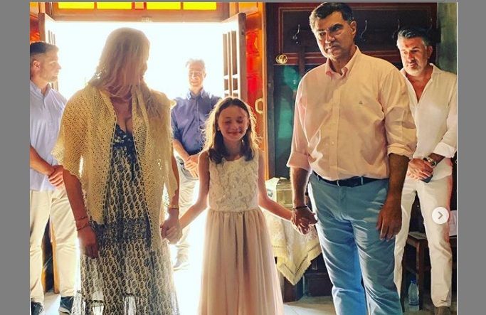 Αλεξάνδρα Πασχαλίδου: Βάπτισε  την 11χρονη κόρη της στην Ύδρα