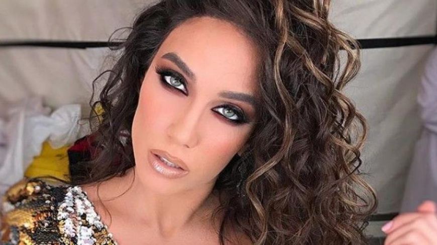 Super sexy στην παραλία η Κατερίνα Στικούδη!