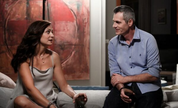 “Έρωτας μετά”: Δυο εισιτήρια προκαλούν αναστάτωση και μια γυναίκα-μυστήριο που προκύπτει από την έρευνα