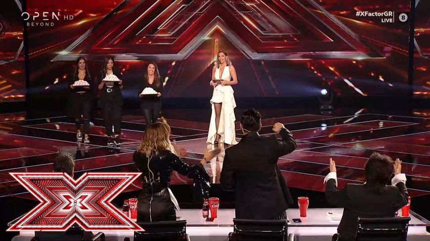 X Factor: Η Δέσποινα Βανδή κέρασε  τους κριτές κουραμπιέδες από τα χεράκια της