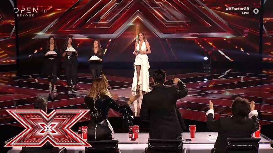 X Factor: Η Δέσποινα Βανδή κέρασε τους κριτές κουραμπιέδες από τα χεράκια της