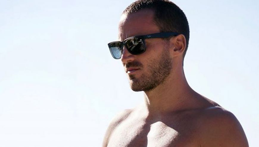 O κούκλος δικηγόρος του Deal μας συστήνεται και αποκαλύπτει λεπτομέρειες για τη ζωή του