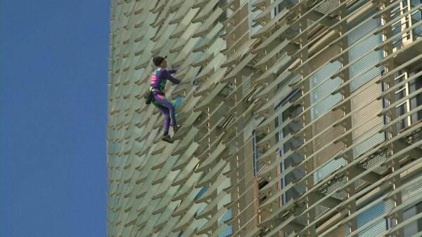 Ο Γάλλος Spiderman επιστρέφει στην Βαρκελώνη