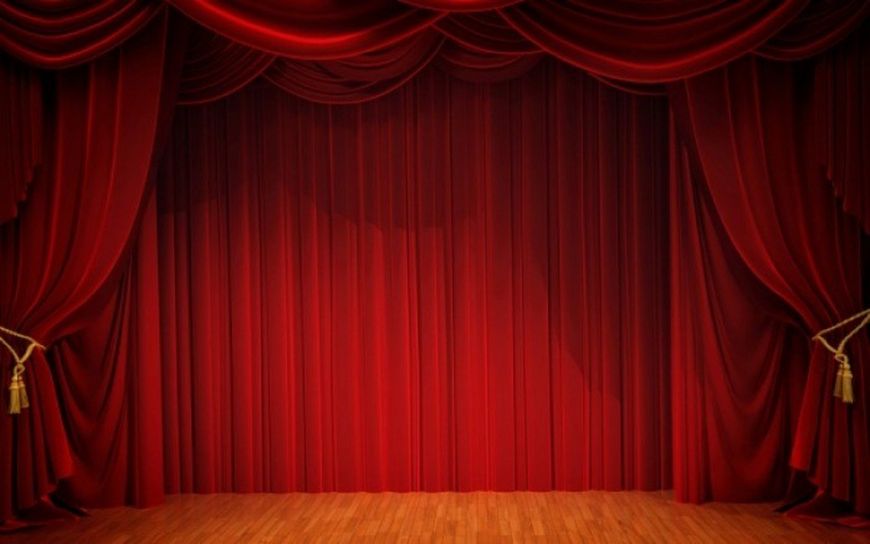 Έρχονται άνθρωποι στο θέατρο με μάσκες και καλά κάνουν