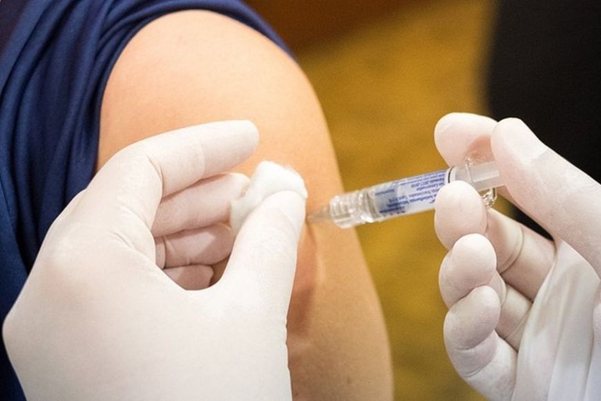 Σήμερα ξεκινά η δοκιμή του εμβολίου σε 45 εθελοντές