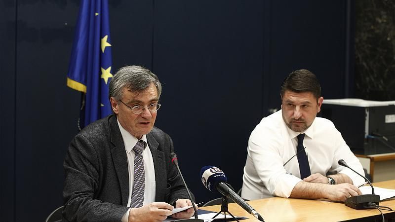 Δάκρυσε ο Σωτήρης Τσιόδρας: Θέλουμε όλους να τους έχουμε μαζί μας του χρόνου.Τις μανάδες μας, τους πατεράδες μας, τις γιαγιάδες και τους παππούδες.