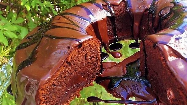 Υγρό κέικ σοκολάτας από την Εύα Παρακεντάκη