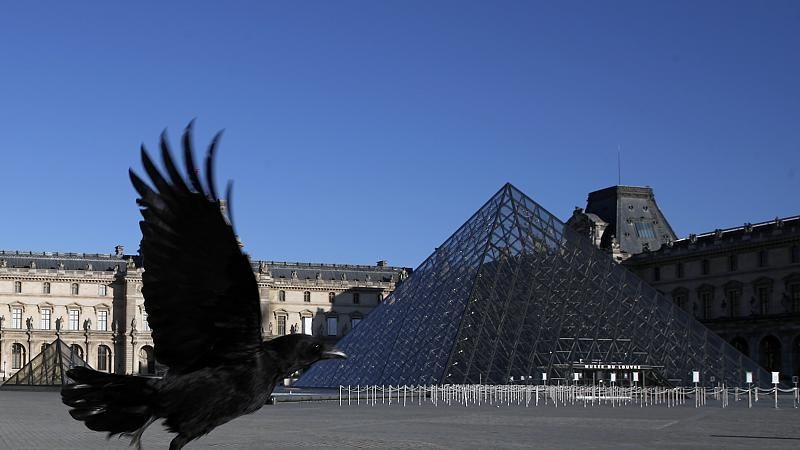 Μια επίσκεψη στο μουσείο από τον καναπέ του σπιτιού μας