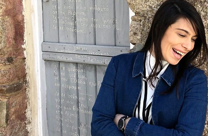 O Στέφανος Κορκολής μαζί με την Τζένη Γεωργιάδη μας «χορεύουν» και μας ταξιδεύουν στην Τήνο