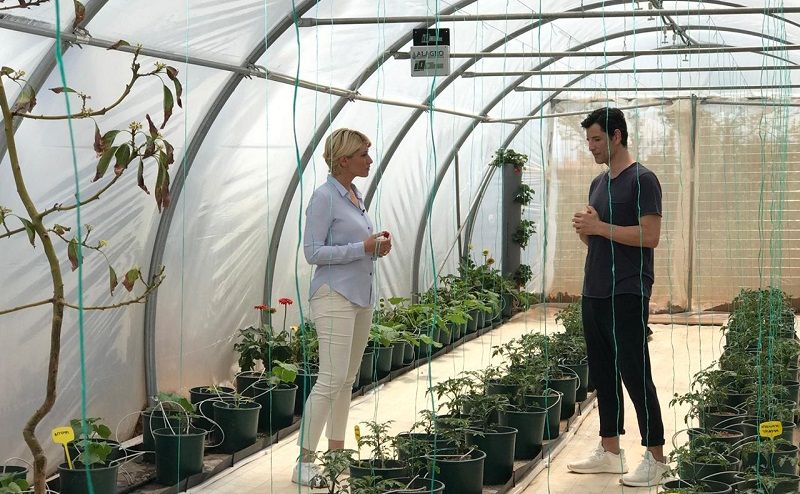 “Ένα Μεγάλο Ευχαριστώ” στους ήρωες πίσω από τις στολές από τους πιο σπουδαίους Έλληνες καλλιτέχνες και δημιουργούς