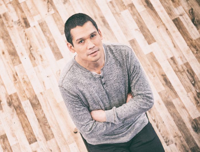 Δείτε τον αδελφό του Σωτήρη Κοντιζά; Είναι νέος, ωραίος και φτιάχνει φανταστικό σουφλέ σοκολάτας