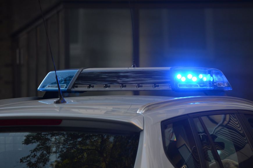 Απίστευτο: Άρπαξαν όπλο από αστυνομικό μέσα σε περιπολικό στην Ομόνοια