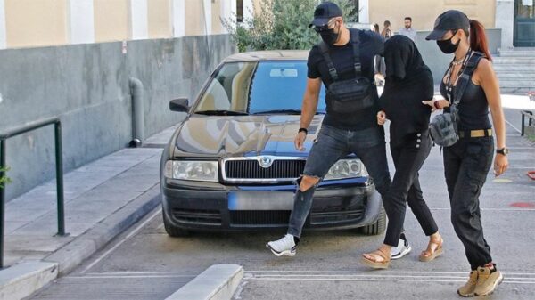 Video: Στον ανακριτή η 35χρονη-Έστηνε καρτέρι έξω από το σπίτι της Ιωάννας από τον Ιούνιο του ’19