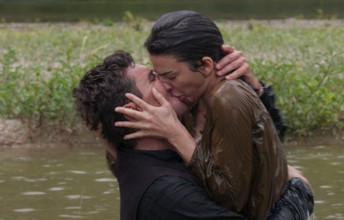 “Το Κόκκινο Ποτάμι”: Η Αρίν σκοτώνει τον Βαλή και το πλήθος των Τούρκων την σκοτώνει λιθοβολώντας την