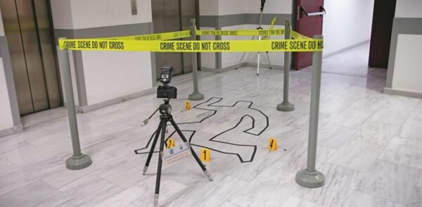 Αυτοψία με κάμερα στο ελληνικό CSI: Πώς βρίσκουν τον δράστη σε «τέλειο» έγκλημα