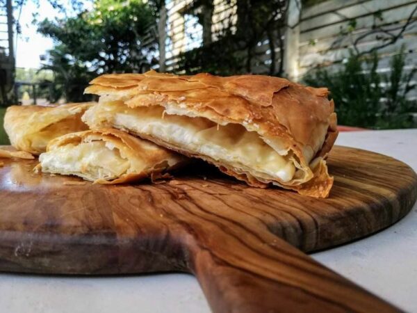 Κασερόπιτα από την Εύα Παρακεντάκη