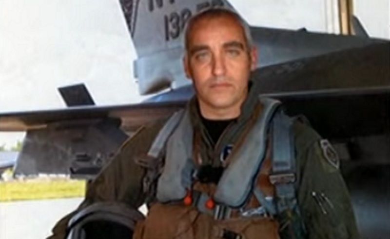 Ψευτογιατρός: Νέα φωτογραφία ντοκουμέντο – Ντυμένος πιλότος σε στιλ “Top Gun” (video)