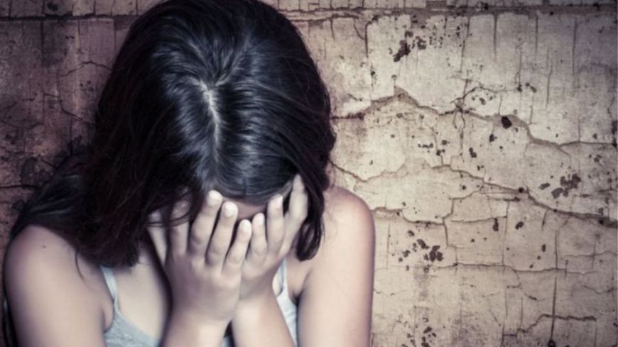 Bόλος: 13χρονη έζησε τη φρίκη από την μητέρα της – Σήμερα καταγγέλλει και τον πατέρα της
