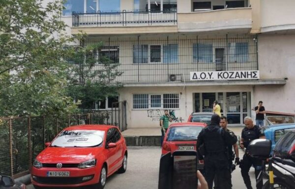 Σε κρίσιμη κατάσταση οι δύο τραυματίες της επίθεσης με το τσεκούρι! Πρωτοφανής αγριότητα στην Κοζάνη!