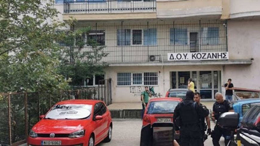 Eπίθεση στην Εφορία Κοζάνης-Σε σοκ οι γονείς του δράστη: Μοιραζόμαστε τον πόνο και την αγανάκτηση σας. Συντετριμένοι…