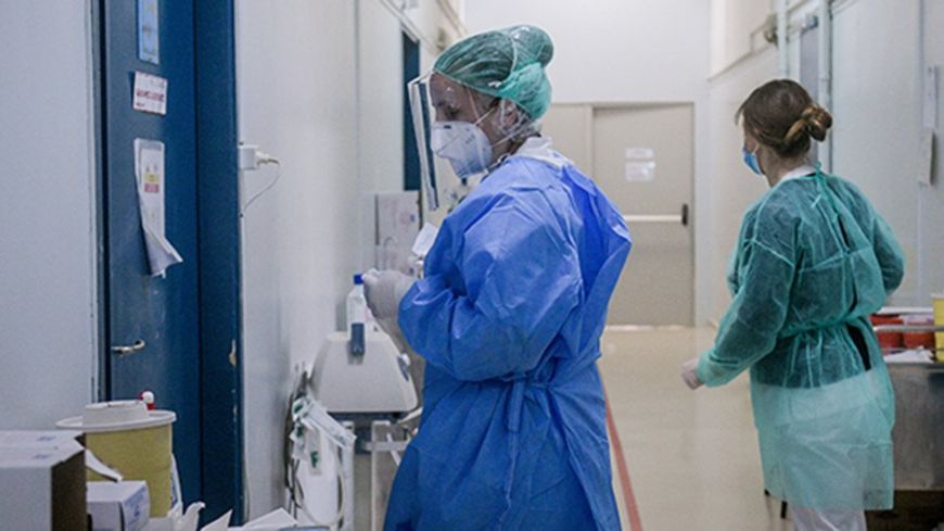 Κορoνοϊός: Ανησυχία από τις εισαγωγές στα νοσοκομεία – Με μάσκα από σήμερα όλοι στα σούπερ μάρκετ