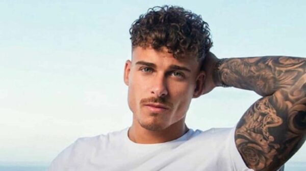 Ο κούκλος Kori Simpson του Netflix κάνει jet ski στη Μύκονο! (Photos)